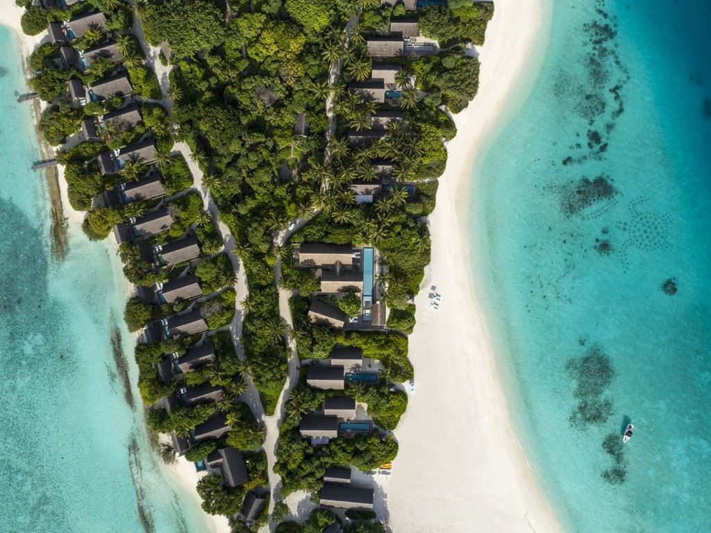Four Seasons Resort Maldives at Landaa Giraavaru фото 1