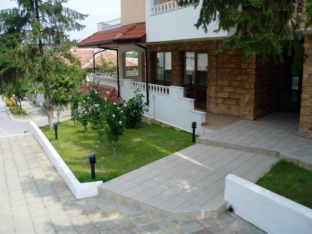 Byala Home Apartment Complex фото 13