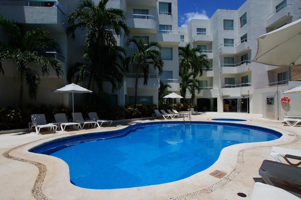 Ramada by Wyndham Cancun City фото 0