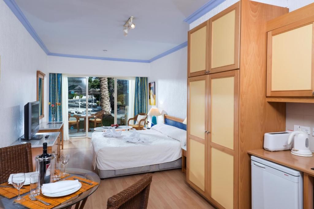 Paphos Gardens Holiday Resort фото 14