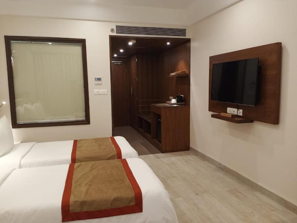 Sobit Sarovar Portico фото 44