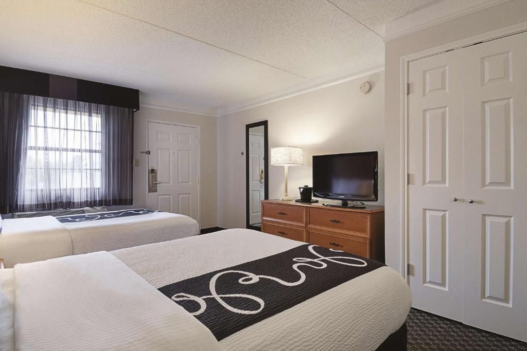 La Quinta Inn & Suites Miami Airport East фото 17