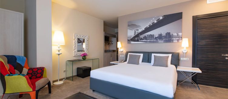 Фото отеля Opera Suite Hotel