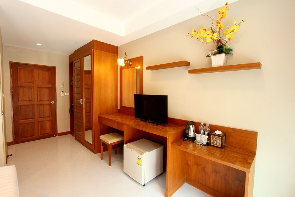 Good Nice Hotel Patong фото 35