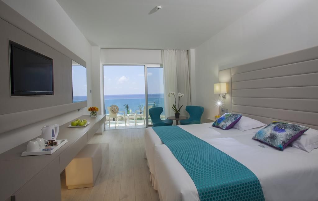 King Evelthon Beach Hotel and Resort фото 2
