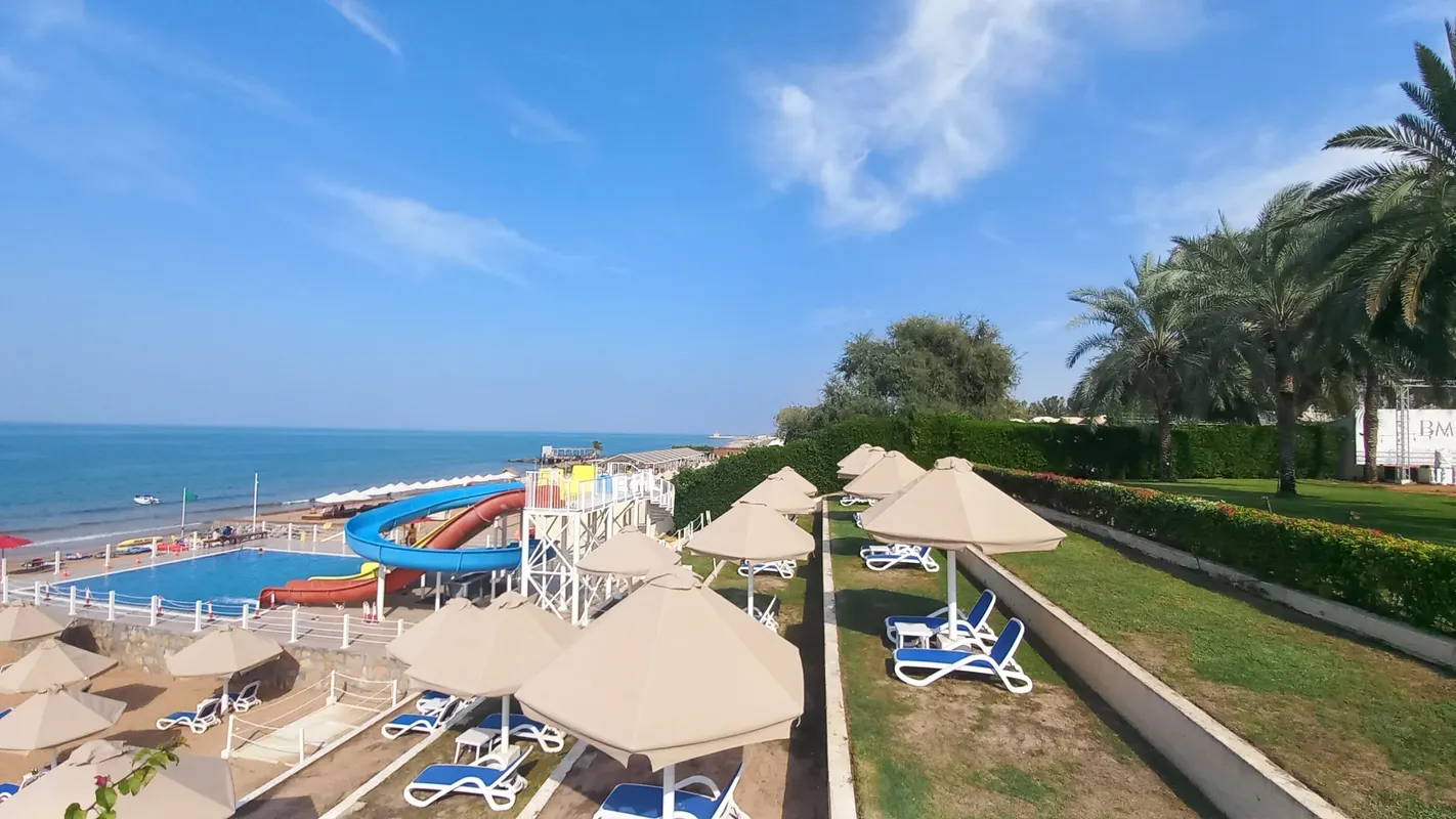 BM Beach Hotel фото 32