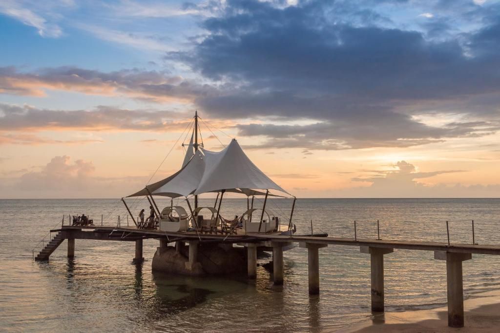 Coco De Mer & Black Parrot Suites фото 68
