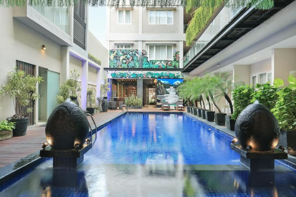 Ohana Hotel Kuta фото 0