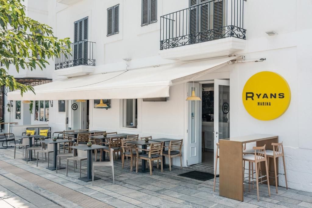 Ryans La Marina фото 2