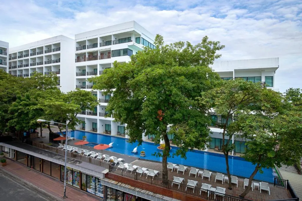 Cosy Beach Hotel фото 1