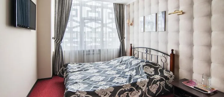 Фото отеля Express Hotel & Hostel