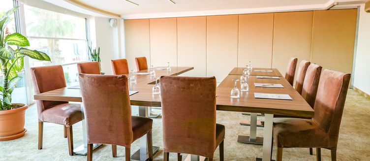 Фото отеля The Corner Park Hotel