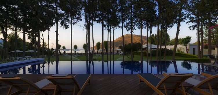Фото отеля LIV Hotel by Bellazure