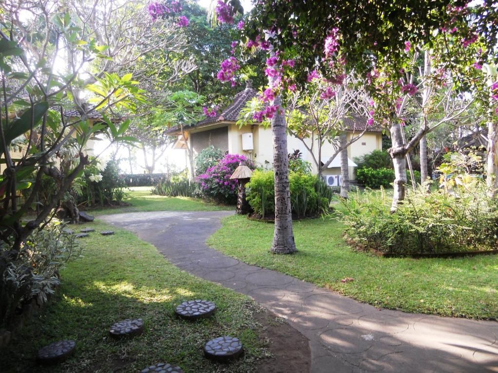 Bali Lovina Beach Cottage фото 3