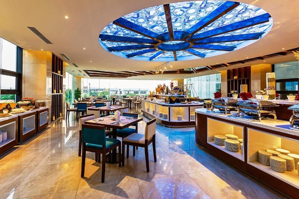 Maximilan Danang Beach Hotel фото 8