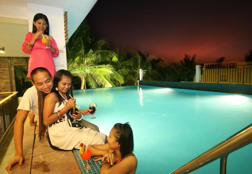 Crown Regency Beach Resort фото 73