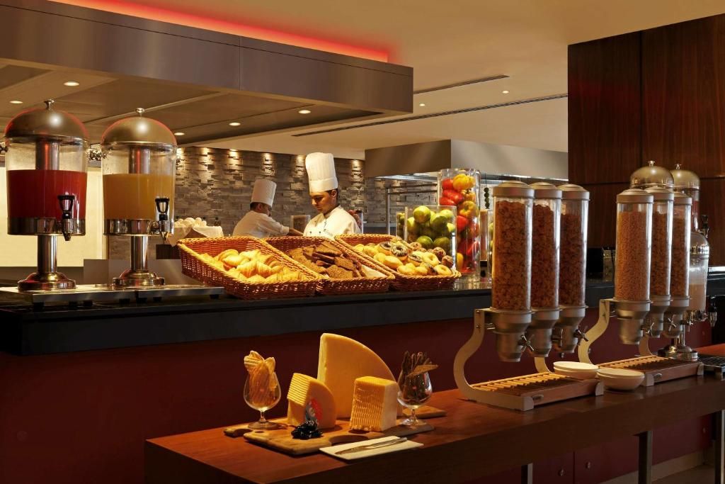 Hilton Garden Inn New Delhi Saket фото 49