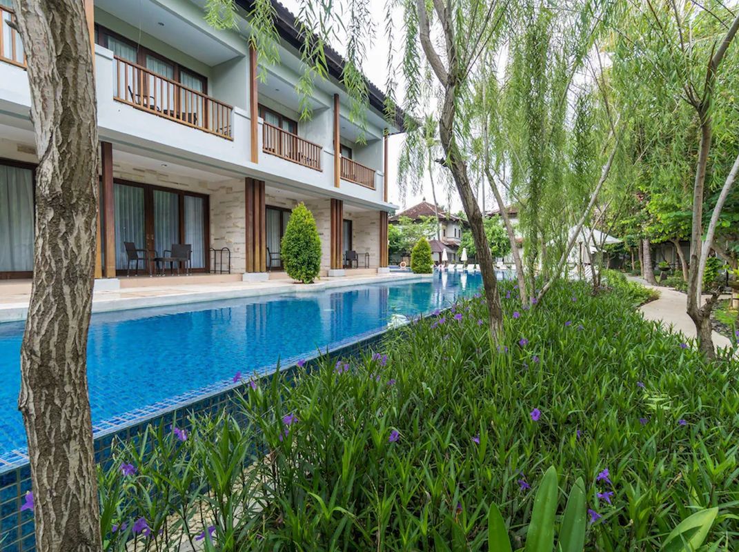 Grand Whiz Hotel Nusa Dua фото 7