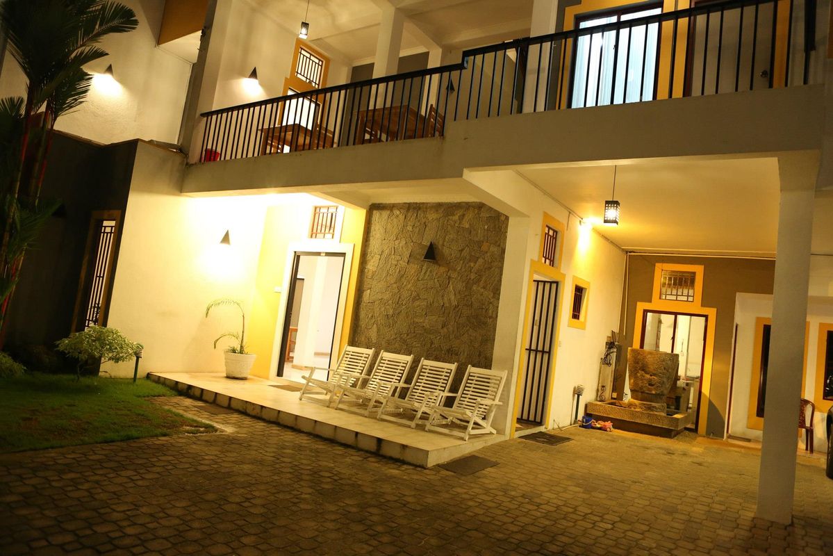 Yoho Hotel Apna фото 10