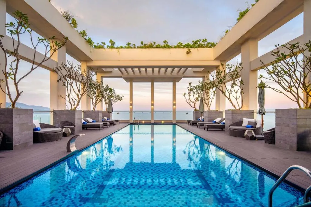 Paris Deli Danang Beach Hotel фото 4