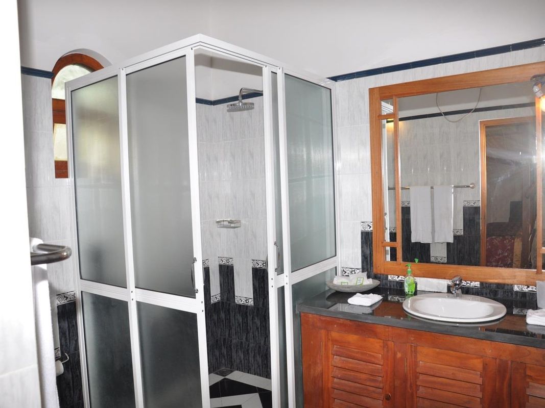 Warahena Beach Hotel фото 0
