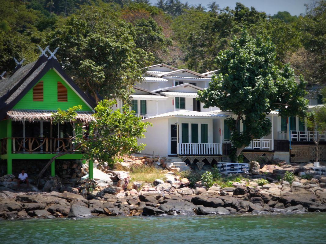 Phi Phi Cozy SeaFront Resort фото 25