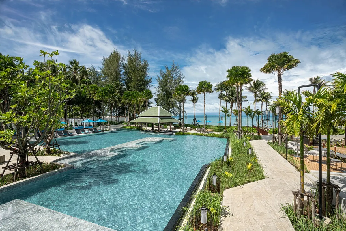 Grand Mercure Khao Lak Bangsak фото 1