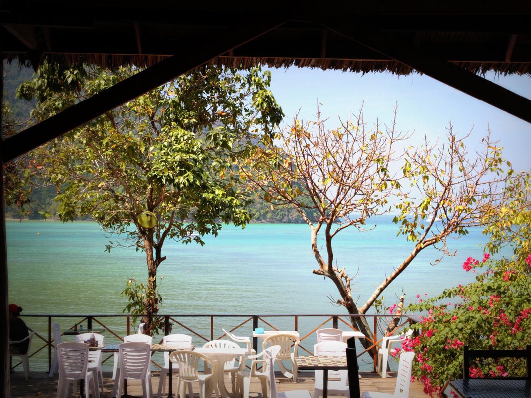 Phi Phi Cozy SeaFront Resort фото 27