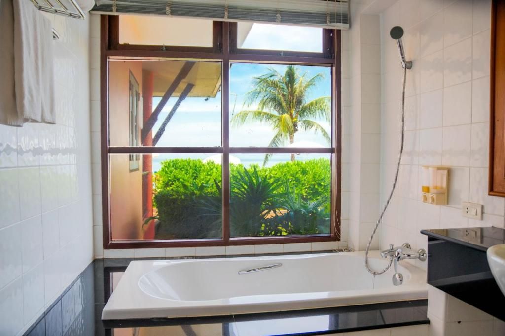 Lanta Casuarina Beach Resort фото 70