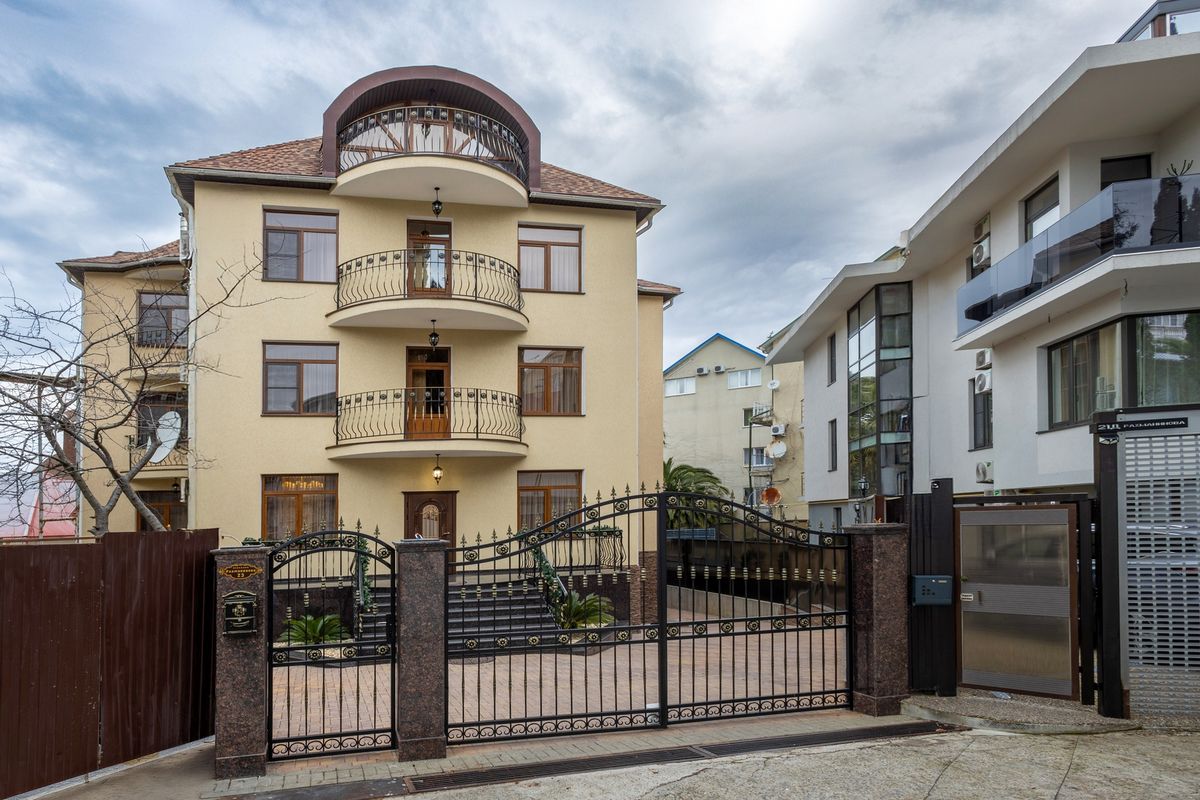 Golden House фото 41