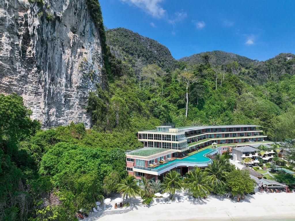 Phi Phi Cliff Beach Resort фото 26