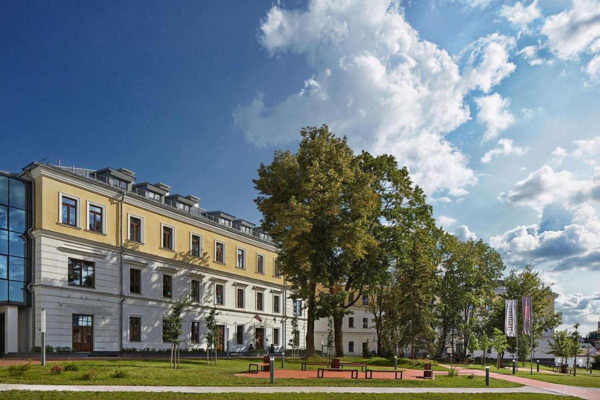 The Basilian Minsk, Curio Collection By Hilton фото 1