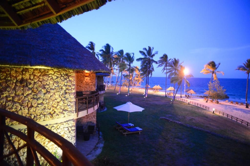 Ledger Plaza Bahari Beach фото 25