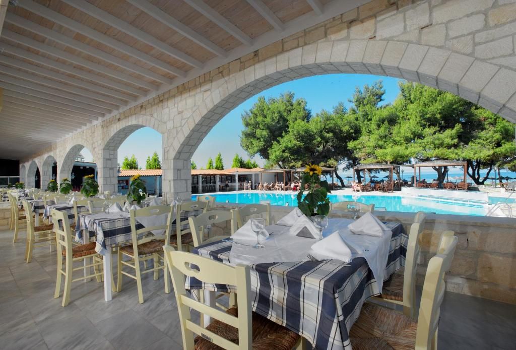 Portes Beach Hotel фото 37