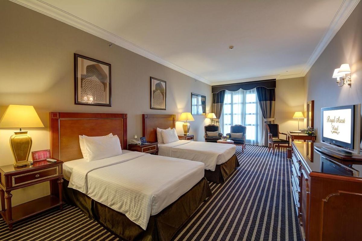 Royal Ascot Hotel фото 4