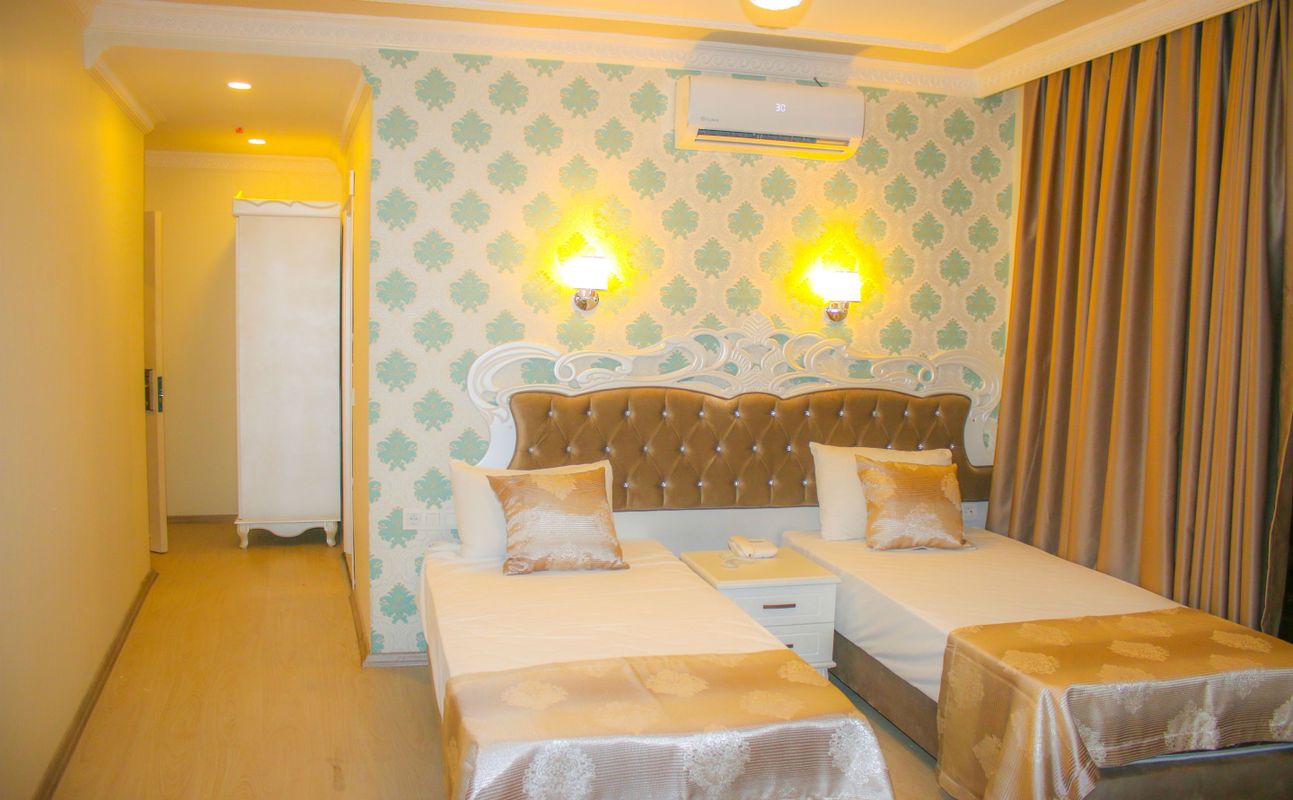Deluxe Newport Hotel фото 2