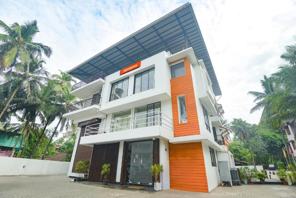 FabExpress Holiday Suites фото 0