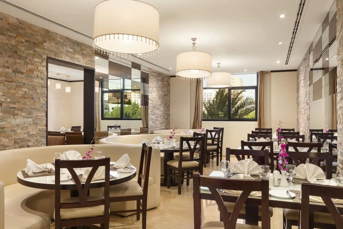 Ramada Hotel & Suites by Wyndham Ajman фото 6