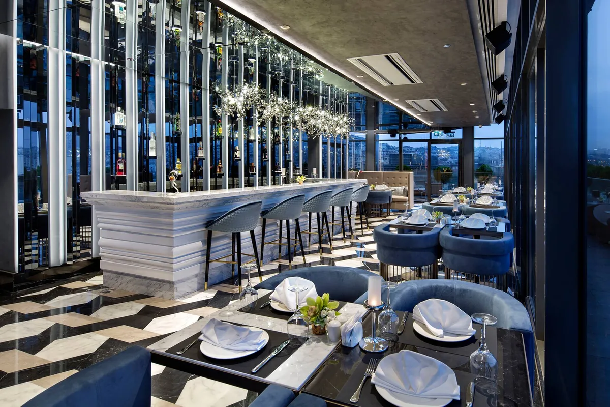 DoubleTree by Hilton Istanbul - Piyalepasa фото 7