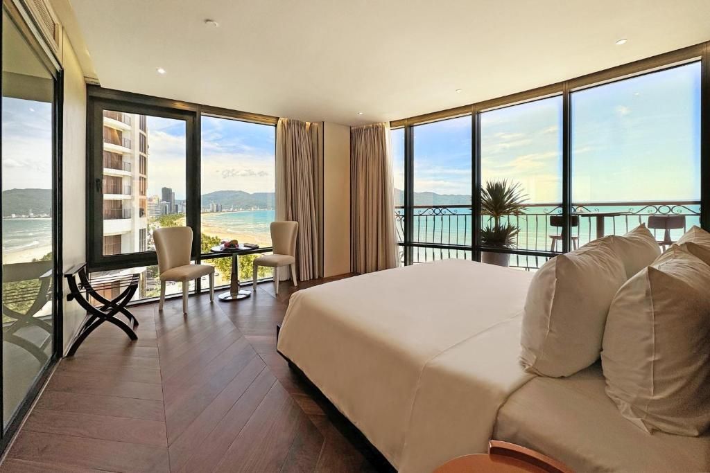 Holiday Beach Danang Hotel & Spa фото 57