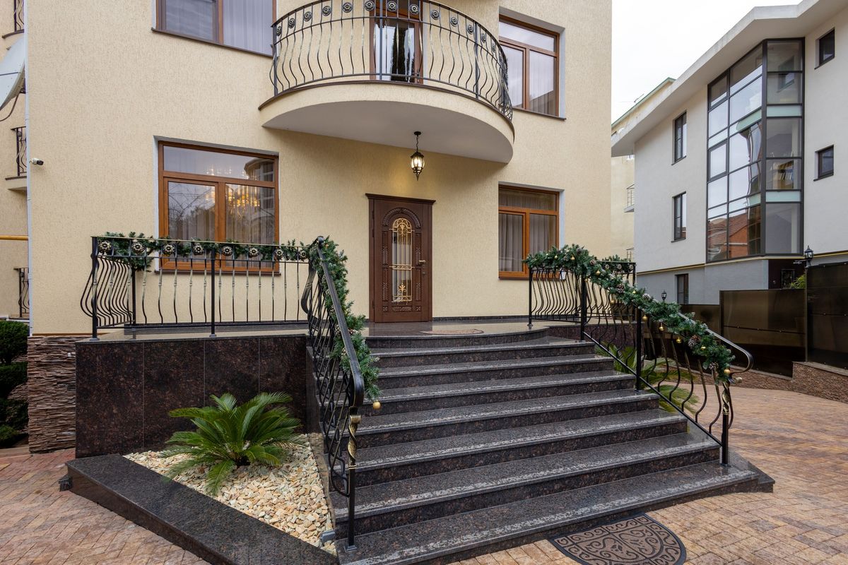 Golden House фото 43