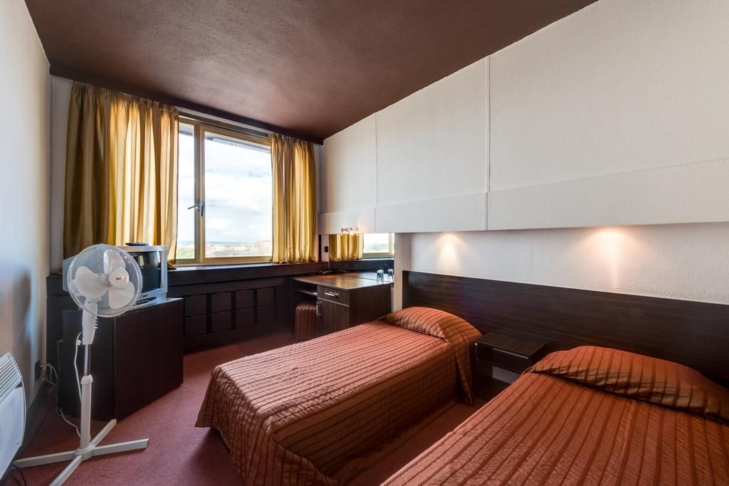Hotel Madara фото 1