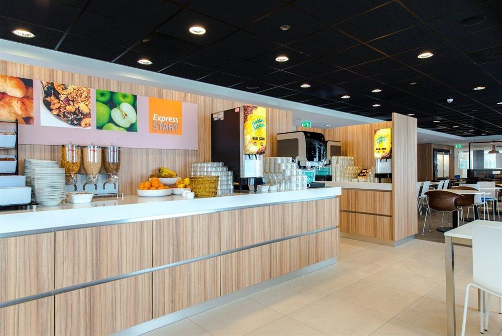 Holiday Inn Express Rotterdam - Central Station фото 34
