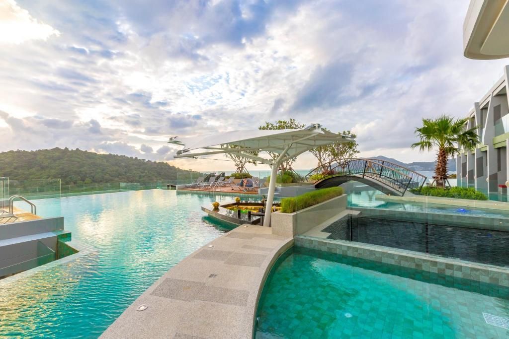 Crest Resort & Pool Villas фото 27