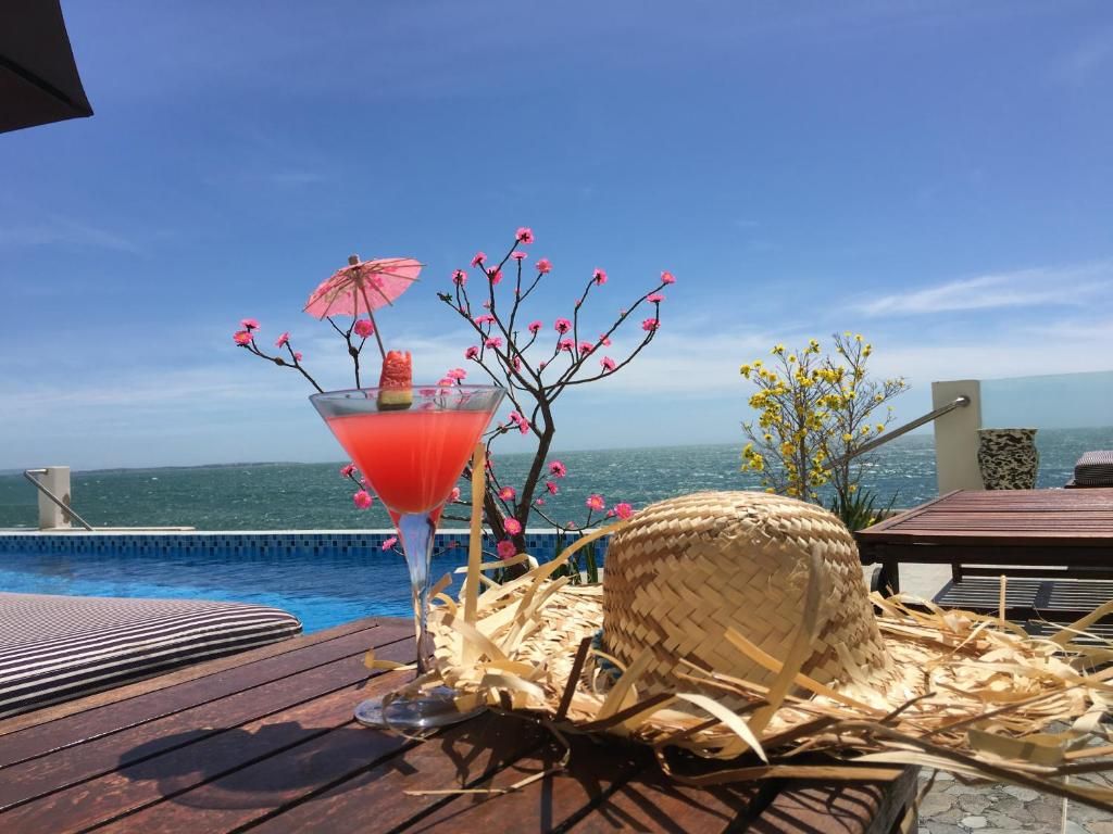 Ocean Front Hotel фото 0