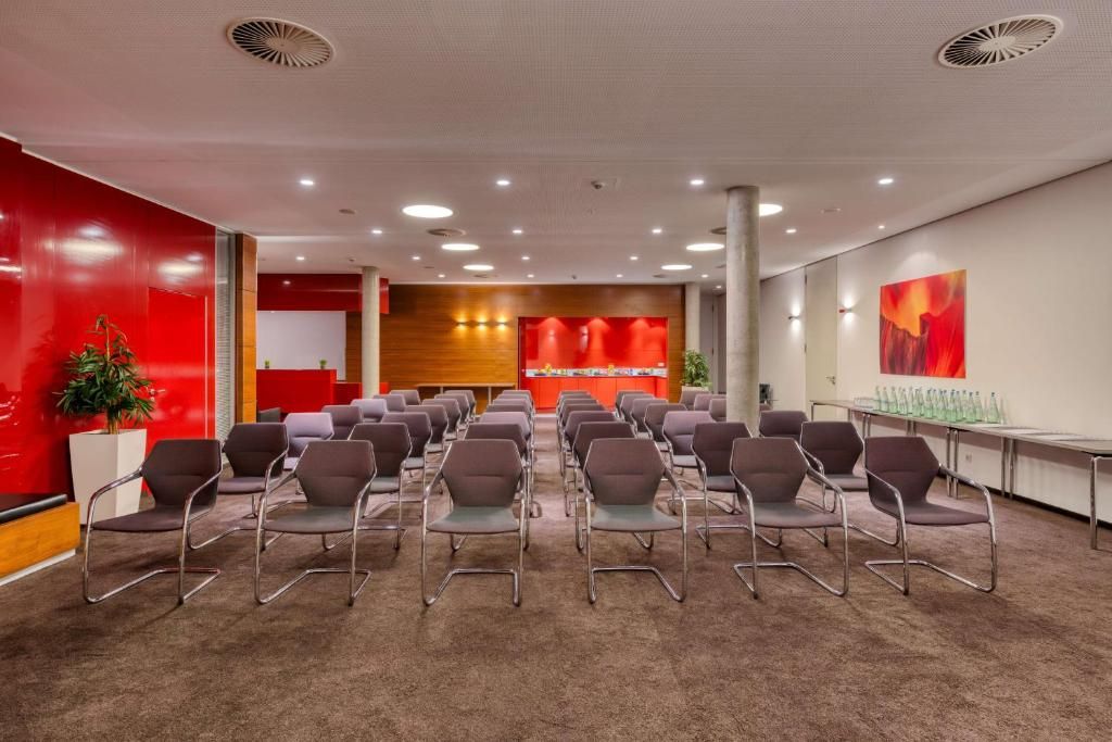 Hilton Garden Inn Stuttgart Neckarpark фото 26