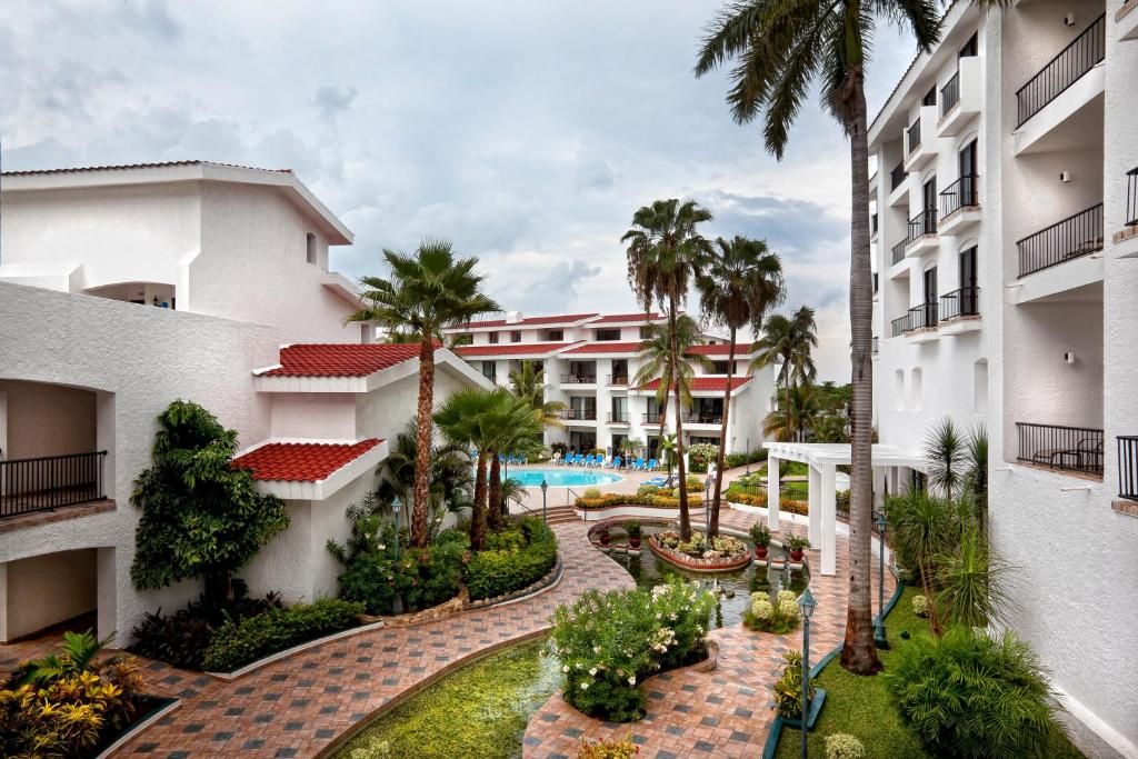 The Royal Cancun, an All Suites Resort фото 3