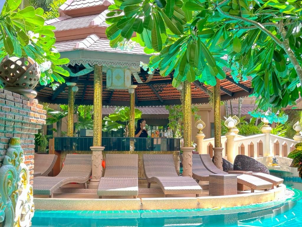 Quality Resort and Spa Patong Beach фото 73
