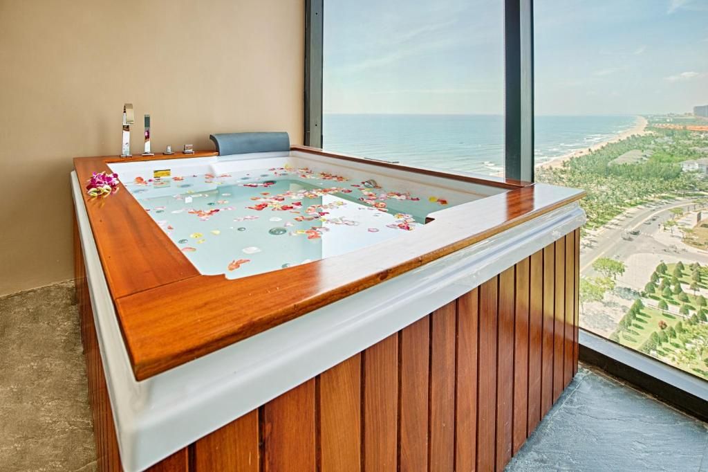 Yarra Ocean Suites Danang фото 20