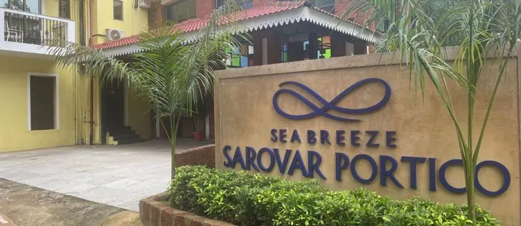 Фото отеля Sea Breeze Sarovar Portico